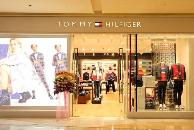 Berkenalan Dengan Sang Ikon Tommy Hilfiger